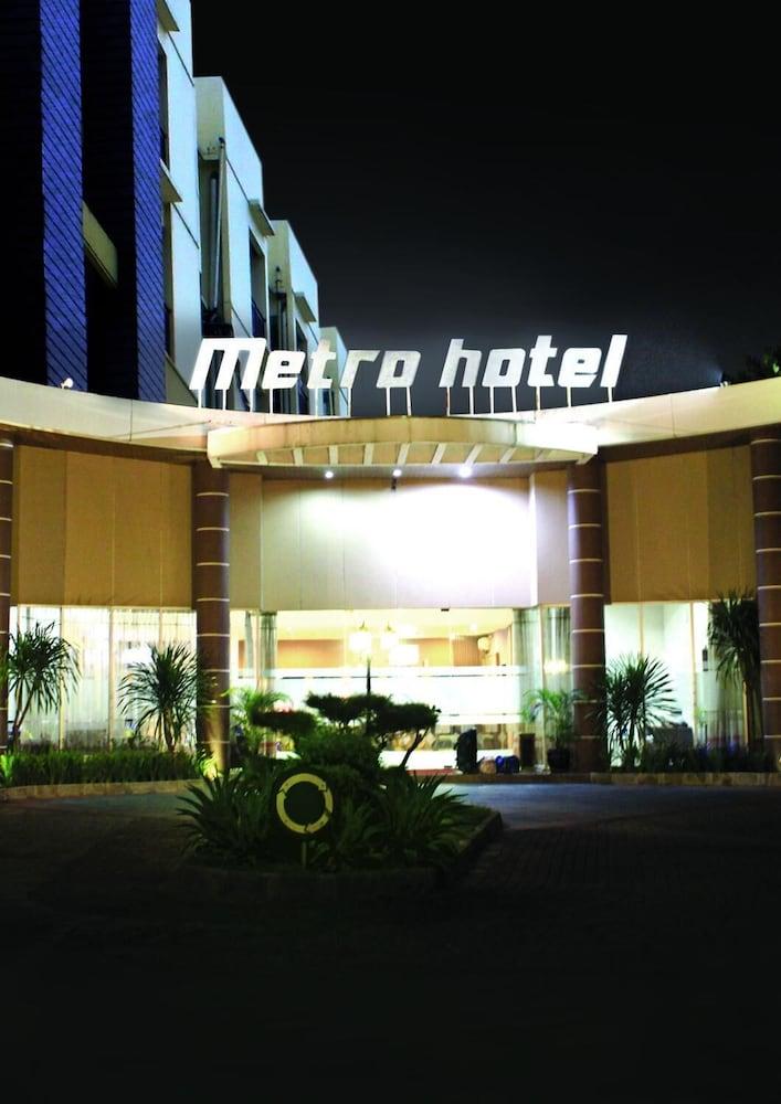 Metro Hotel Jababeka Cikarang Exterior foto