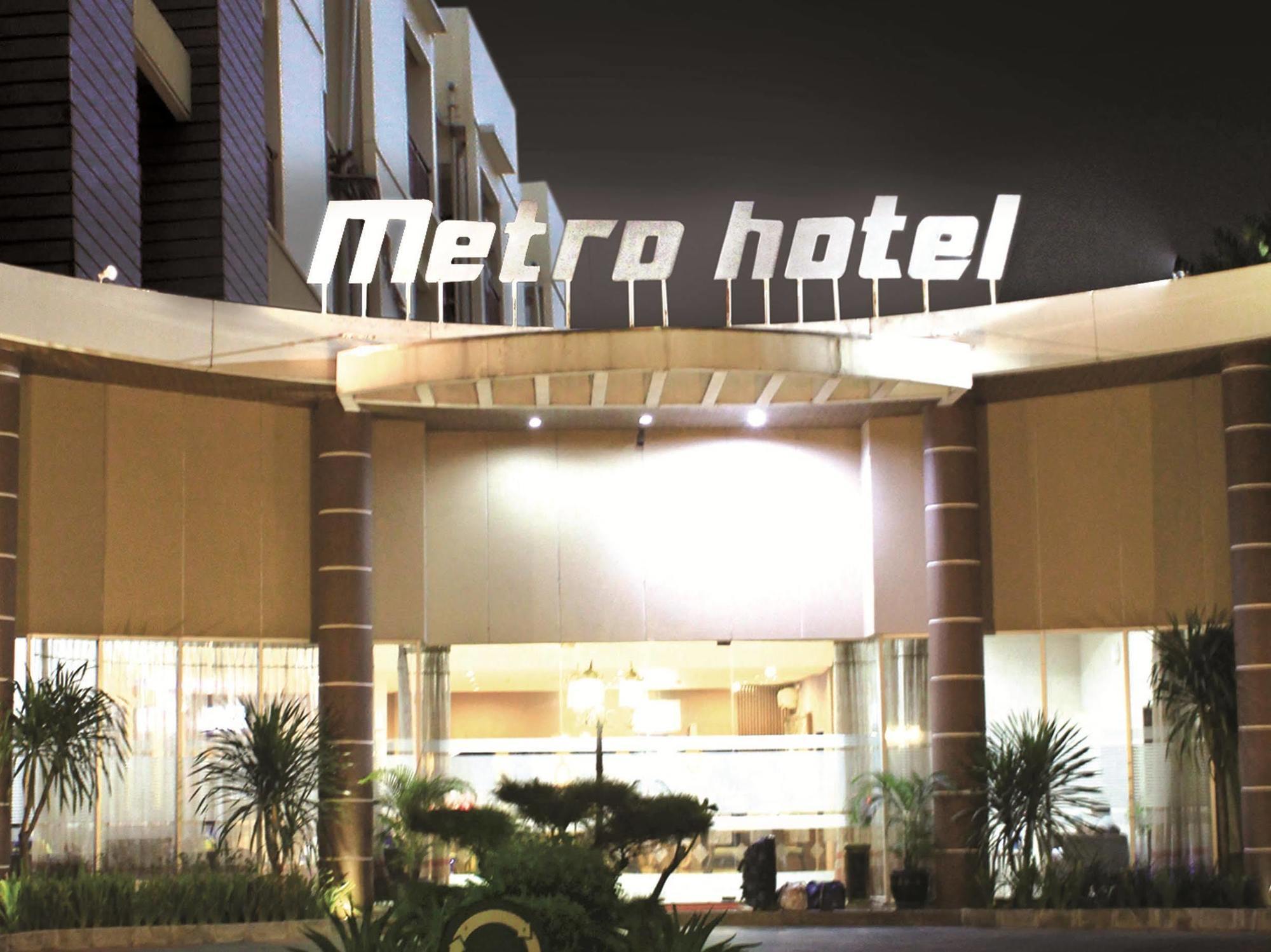 Metro Hotel Jababeka Cikarang Exterior foto